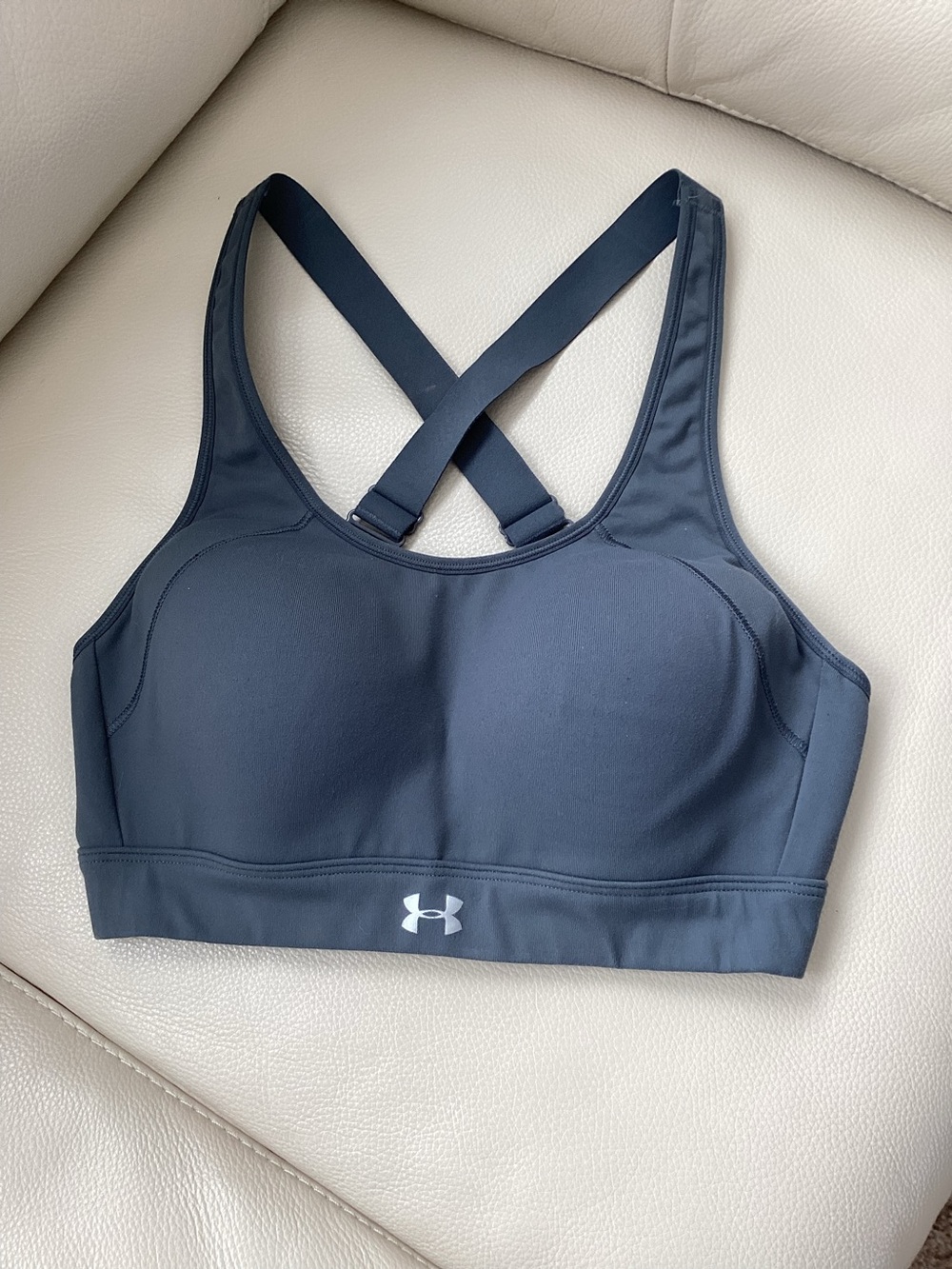 Under Armour Gray Sports Bra🌹